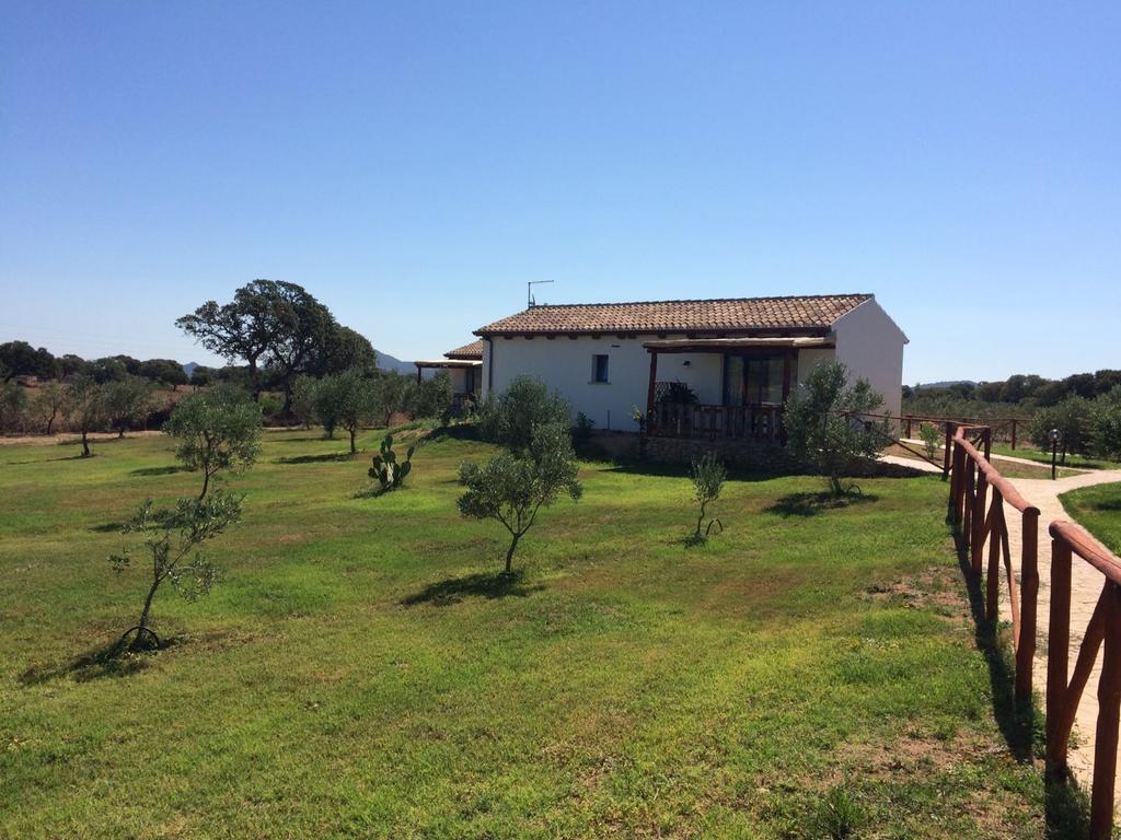 Villa Agriturismo Mieleamaro à Olbia Extérieur photo